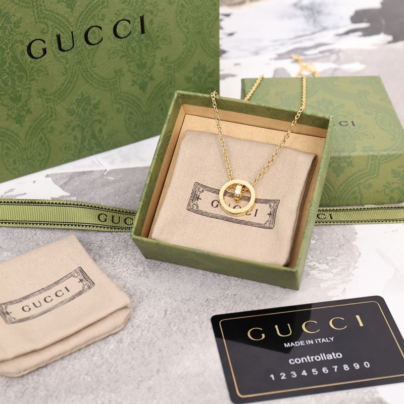 G*u*i necklaces